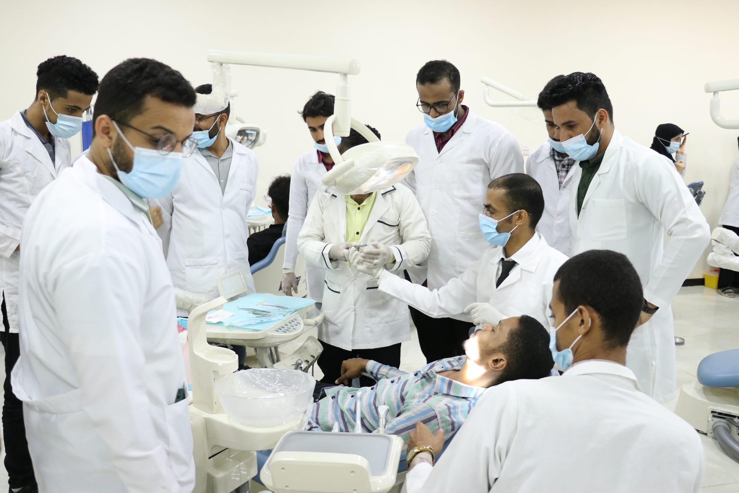 دورة جراحة اللثة التجميلية امتياز طب الأسنان