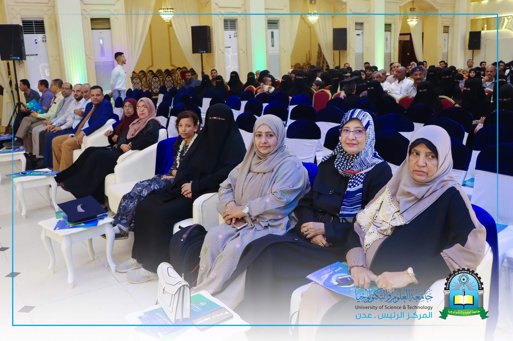 جامعة العلوم والتكنولوجيا عدن تقيم حفلًا خطابيًا وفنيًا بهيجًا احتفاءً بطلبتها الخريجين